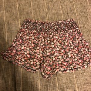 Mid waisted comfy shorts